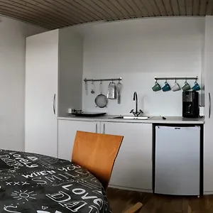 2 Rooms, Private Kitchen, Bathroom, And Garden. Pensjonat Århus